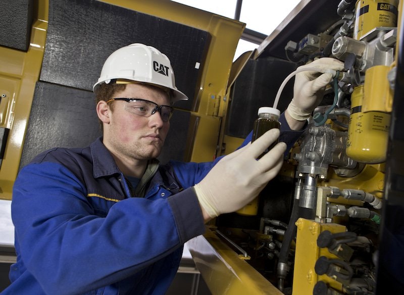 1654665744094 Cat Technician Draws Oil Sample