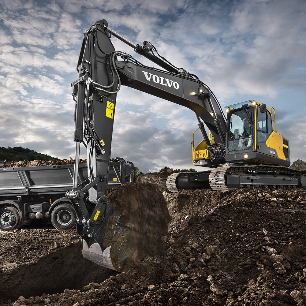 volvo-benefits-crawler-excavator-ec220e-t4f-optimized-hydraulics-1000x1000