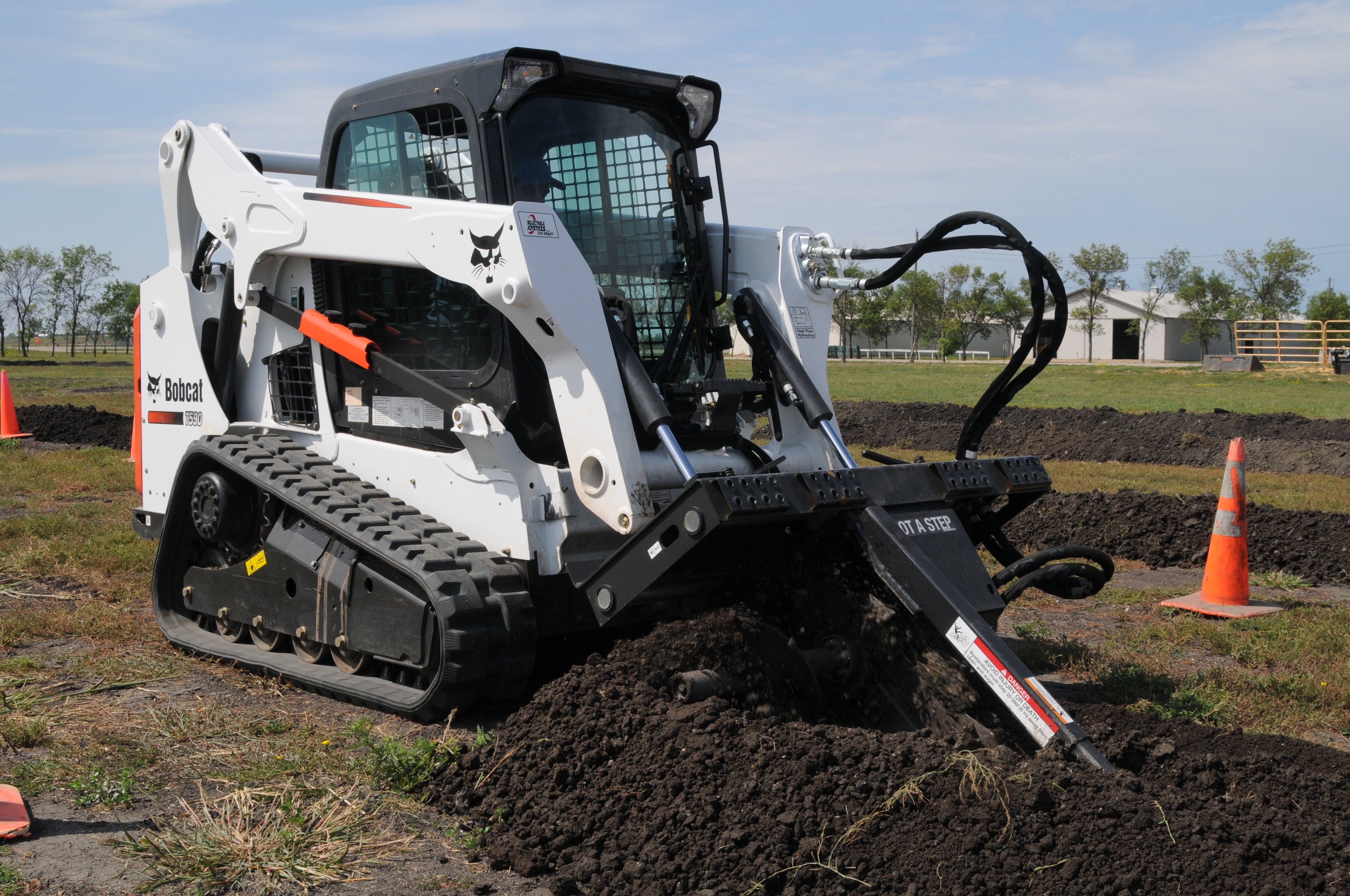 1654722933666 Bobcat T590 Ctl