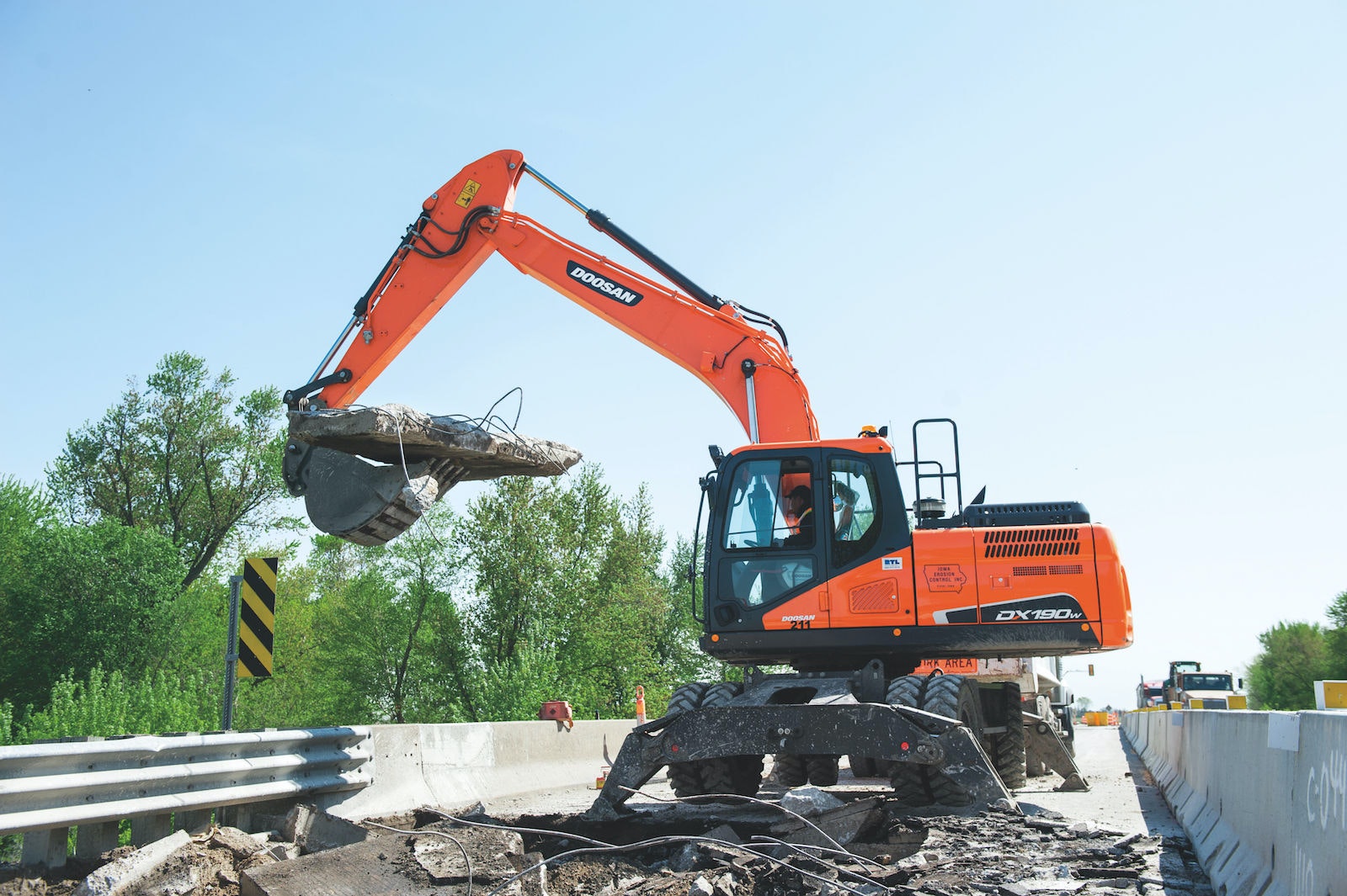 1654723200130 Doosandx190w5wheeledexcavator