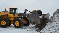 Volvo-L180H-wheel-Loader-Pile Volvo-L180H-wheel-Loader-Pile