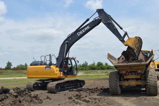 1654723421018 Deere210gload