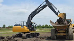 Deere-210G-Load