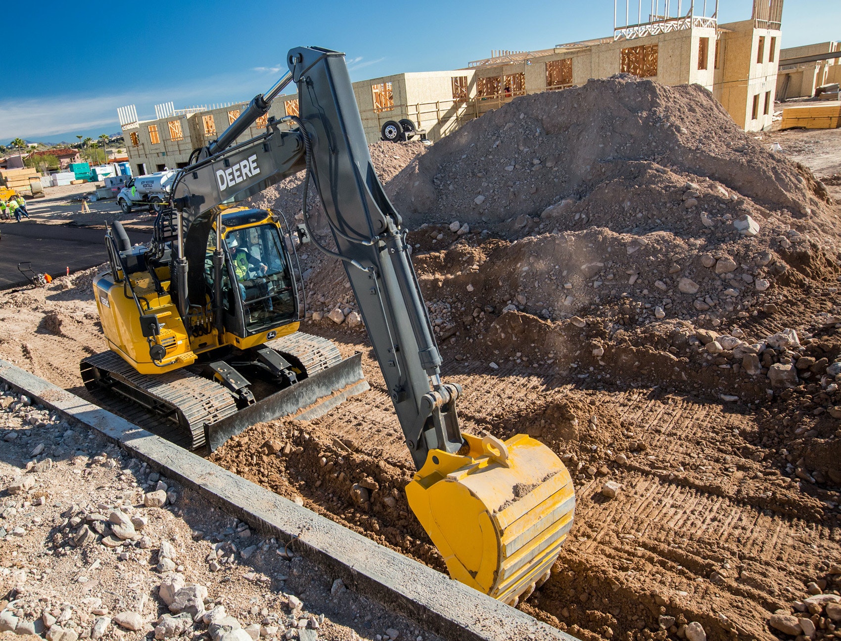 1654729977195 Deere135gexcavator