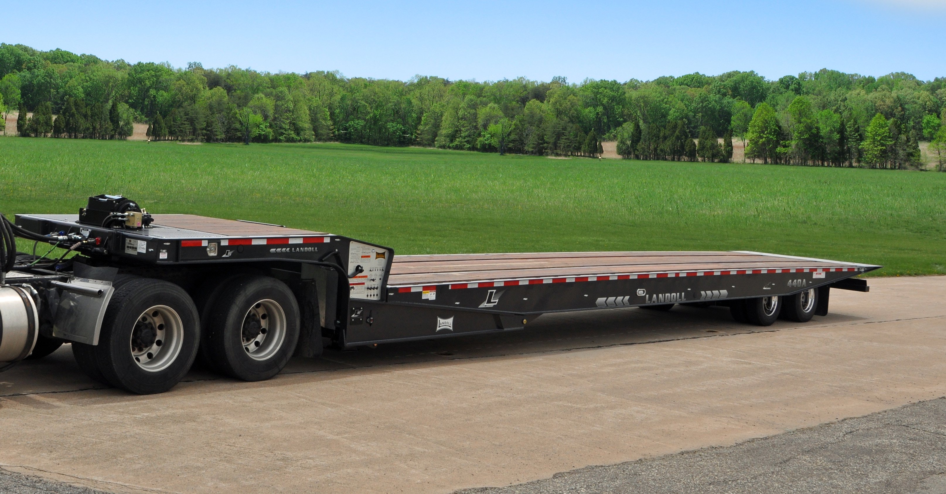 440A-NGL_Sideview_empty-News Release-Background