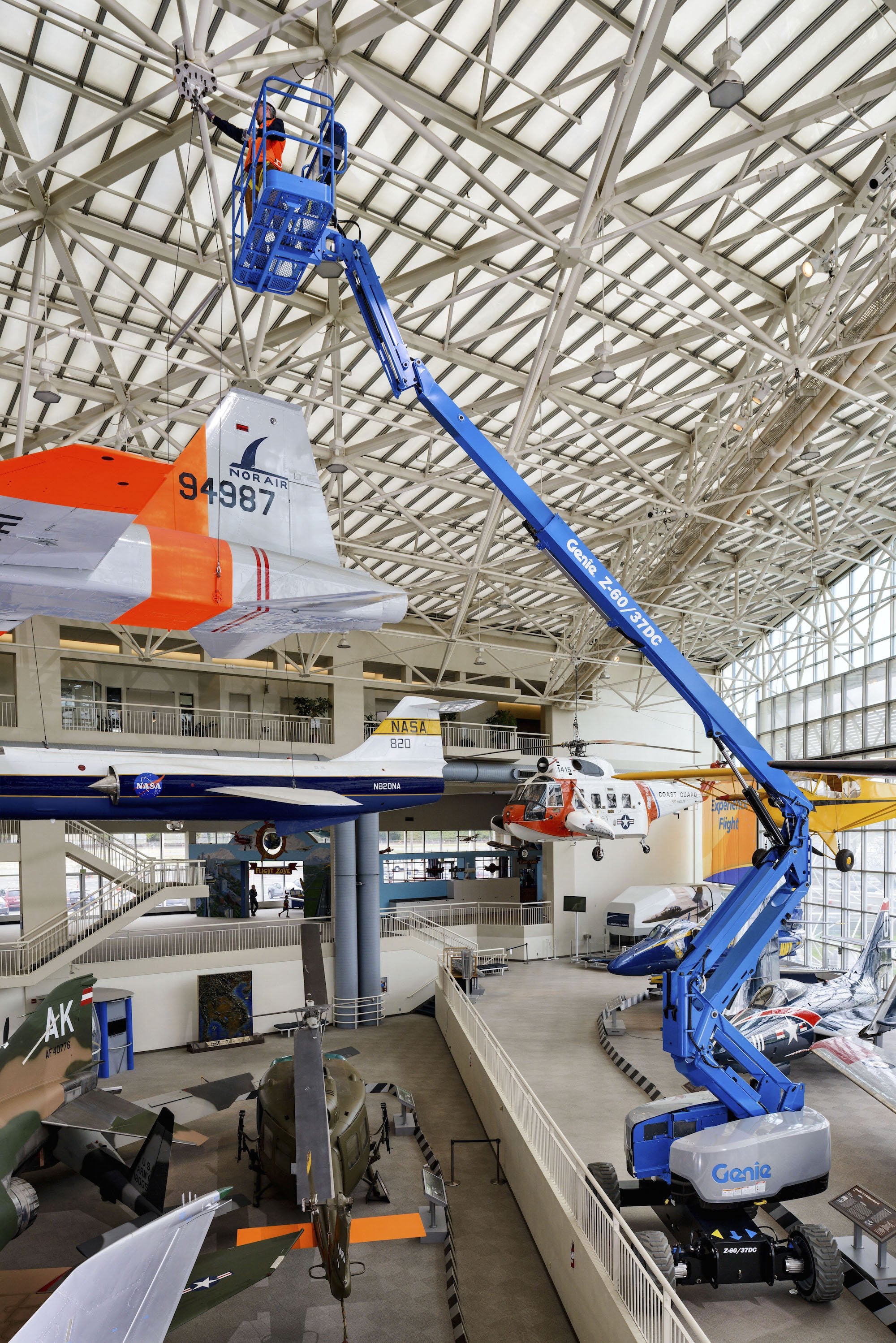 Genie Z60_37DC Articulating Boom