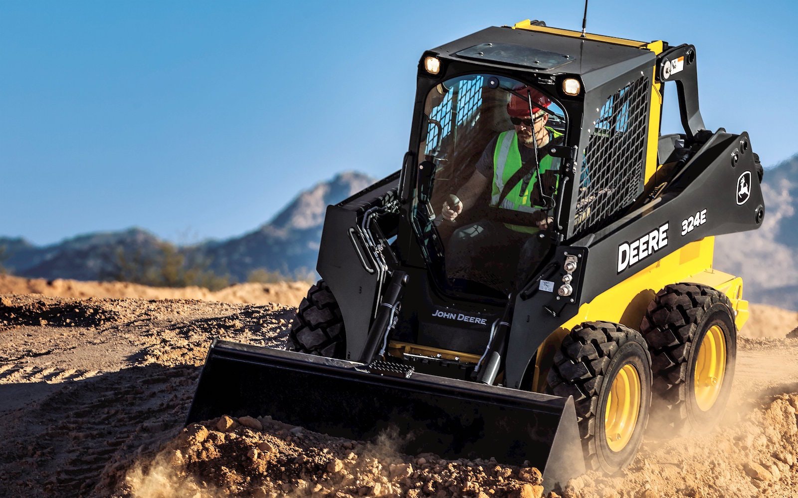 Deere 324E skid steer