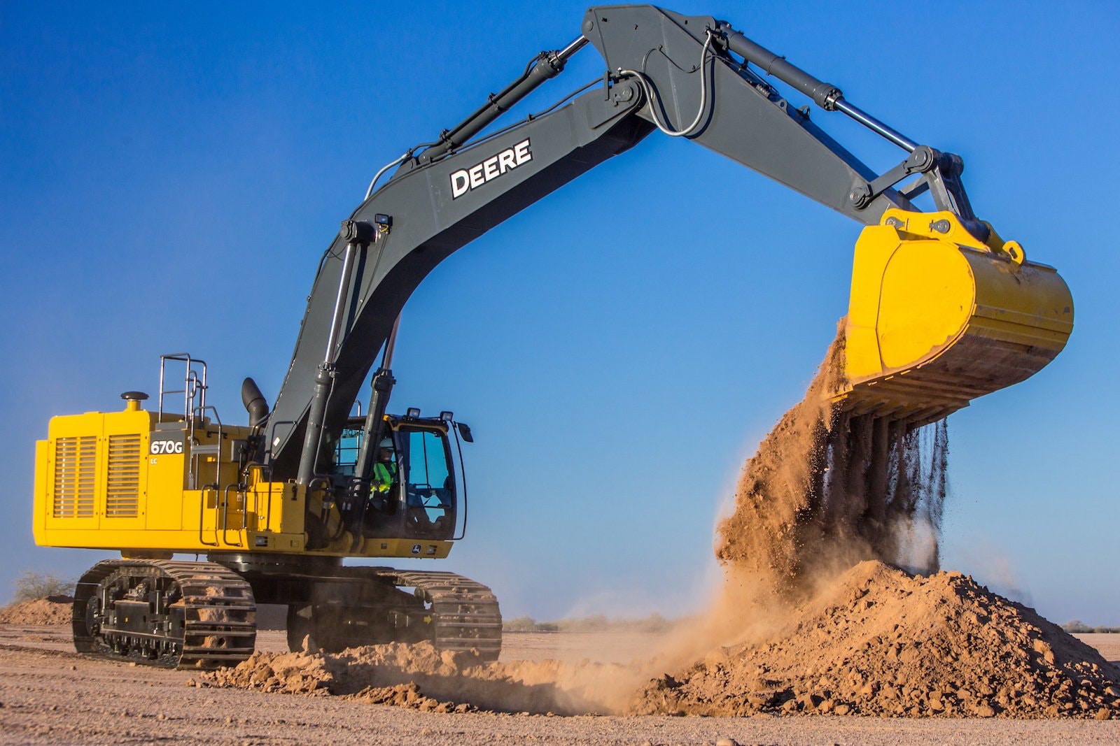 Deere_670G_excavator_hor