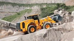 Hyundai HL975 at crusher Hyundai HL975 at crusher