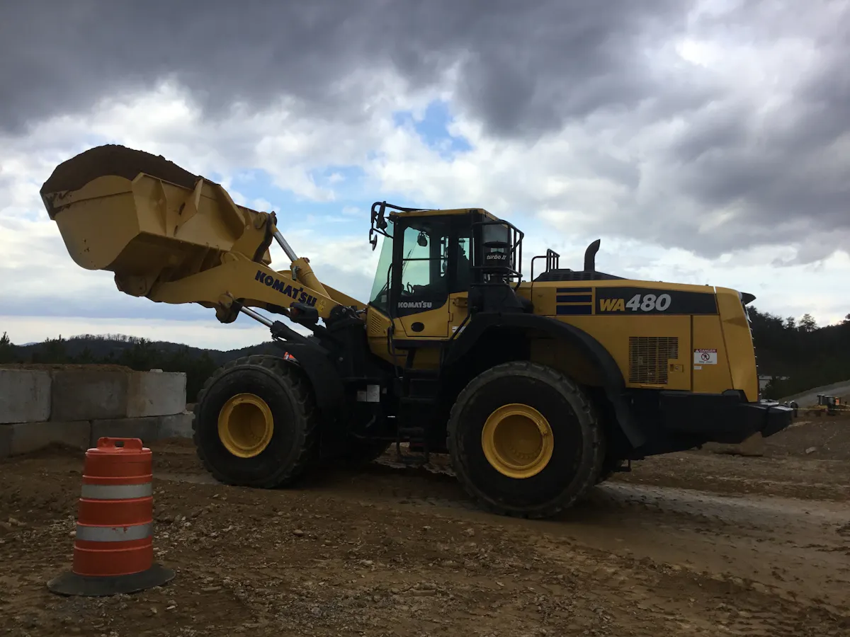 Pass Loader Komatsu WA480-8 Wheel Loader | Construction Equipment