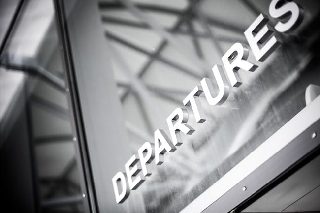 departures-airport-sign-picjumbo-com