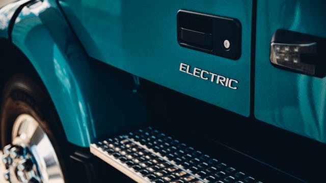 Volvo-VNR-Electric-Badge