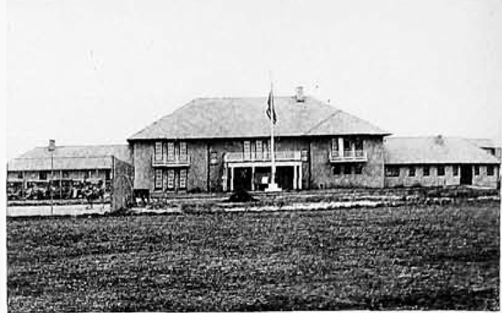 The original clubhouse for the Lido Golf Course in New York, circa 1927.