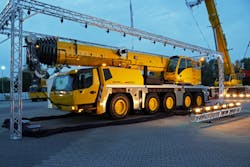 GMK5120L all terrain crane lifts 120 tons. GMK5120L all terrain crane lifts 120 tons.