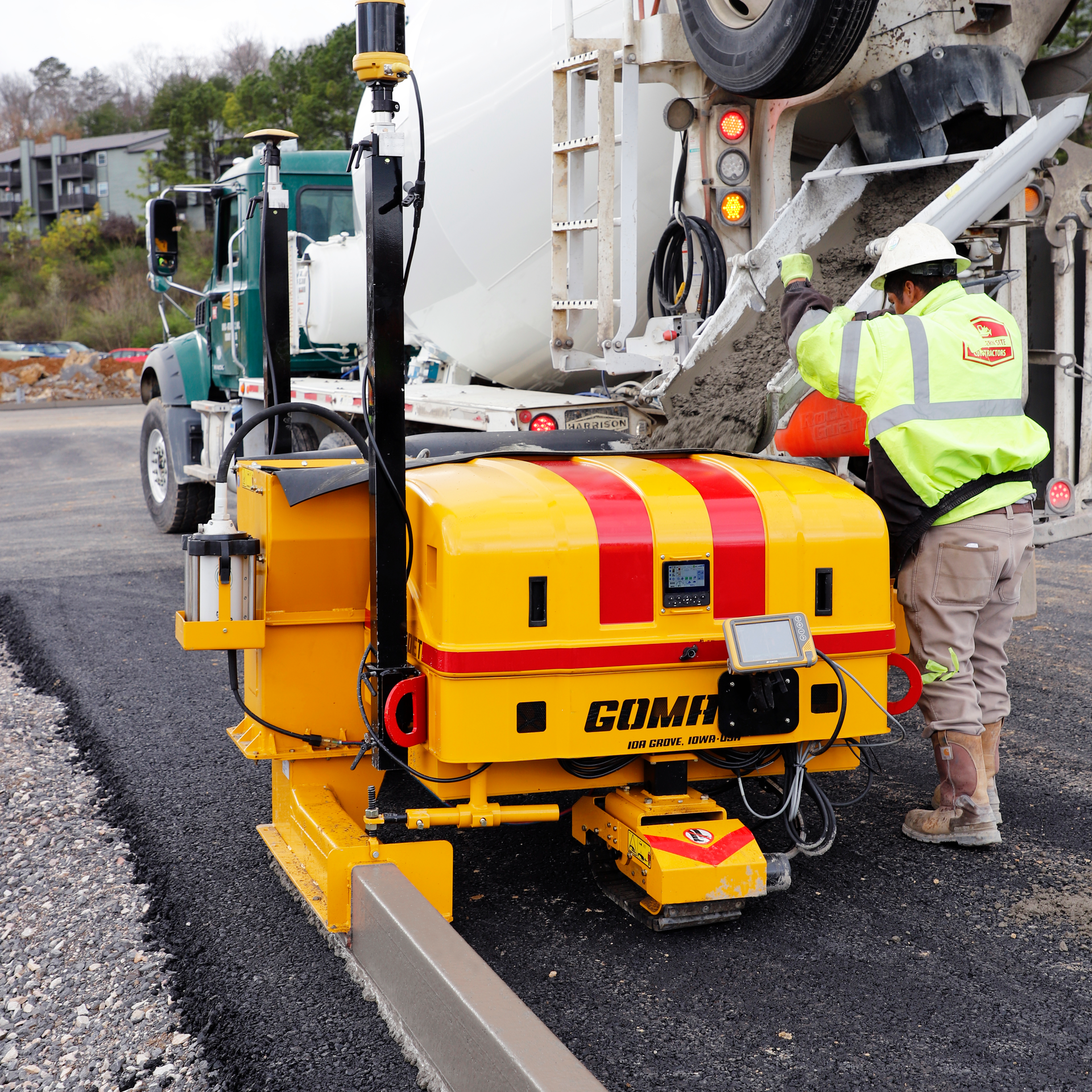 Paving Tight-Radius Curb | Construction Equipment