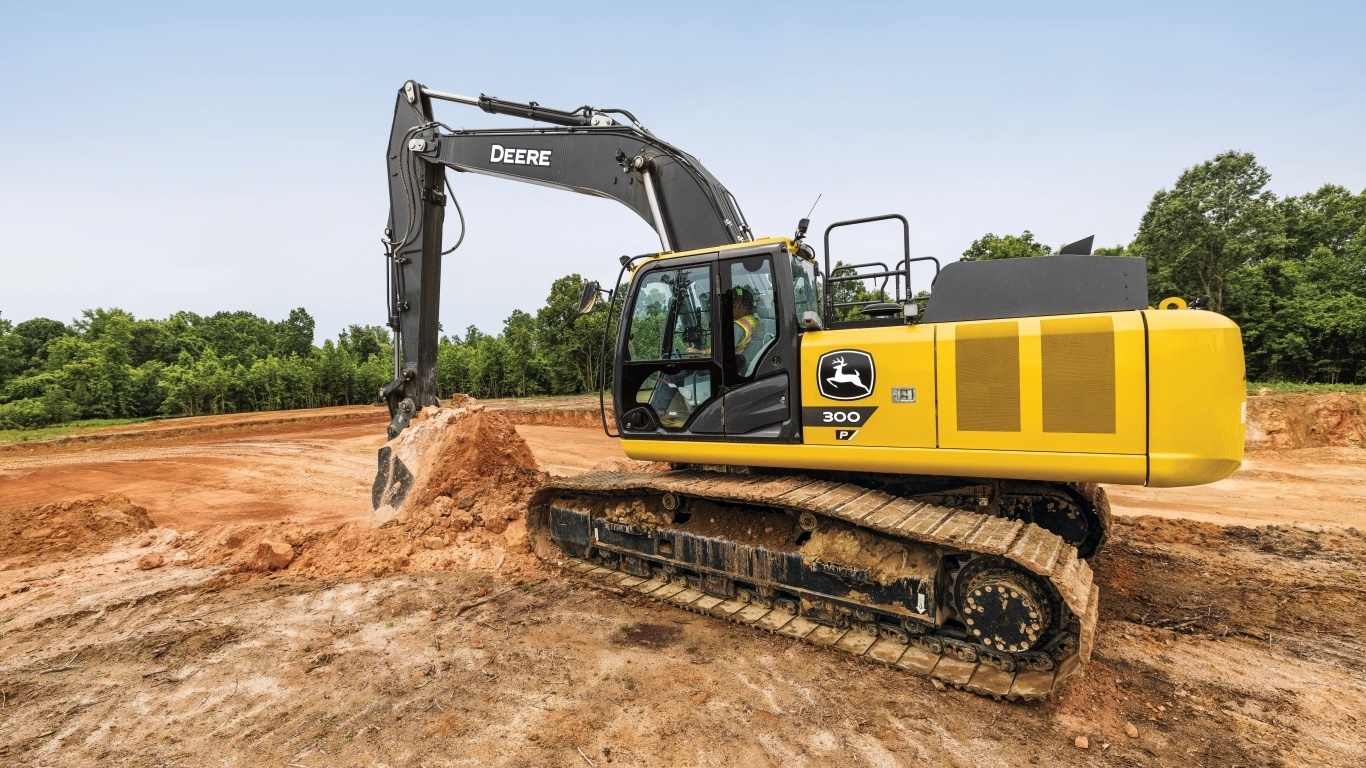 One of Deere's latest tiered excavators is the 300 P Tier.