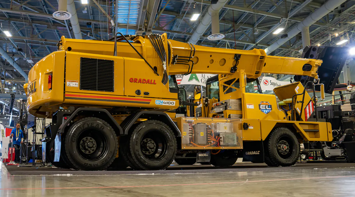 Gradall Operating Controls GPS Machine Control For Excavators | Construction Equipment