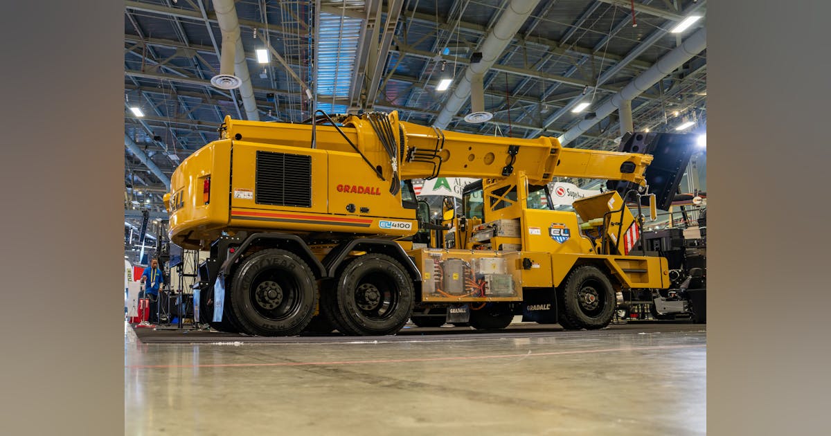 Gradall Unveils Electric Concept Wheeled Excavator | Construction Equipment