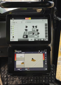 Cat D10 display. Cat D10 display.