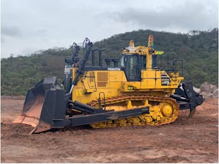 その他 Dozer Komatsu puts remote control dozer to work | Construction
