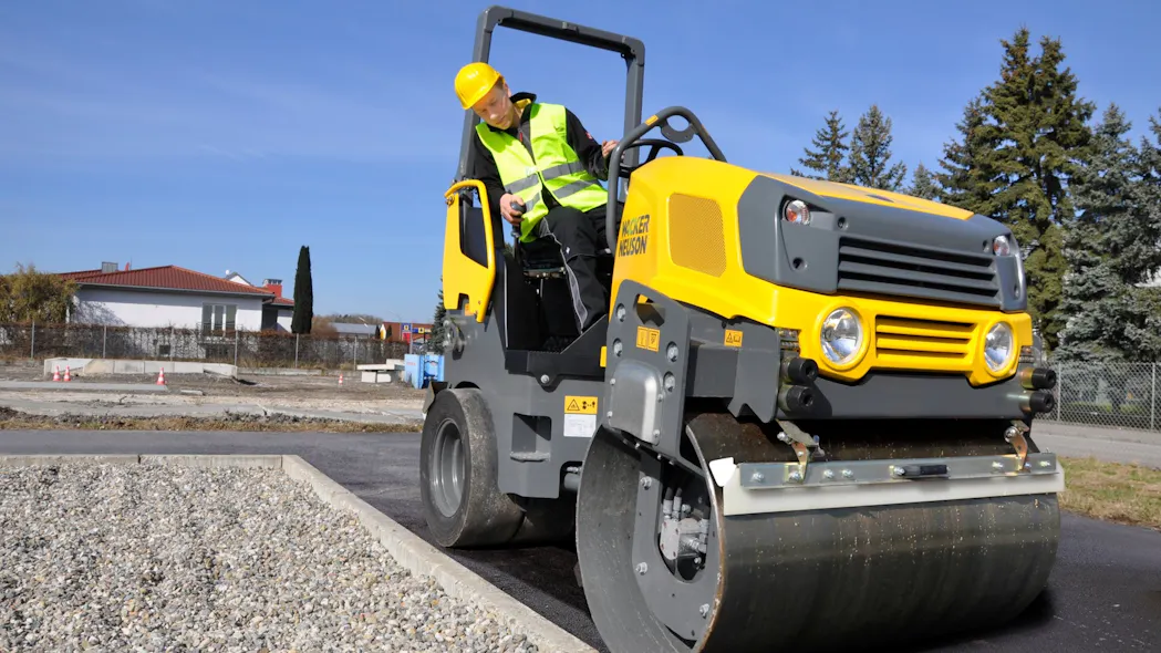 Combination rollers provide versatile asphalt compaction | Construction ...