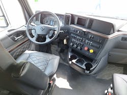 This tractor has Diamond Elite trim with leather seat covers. Instrument panel includes electro-mechanical gauges and info screens. Originally built with an aluminum cab from the old Paystar and 9900i, HX series was given a new lightweight galvanized steel cab in 2020.