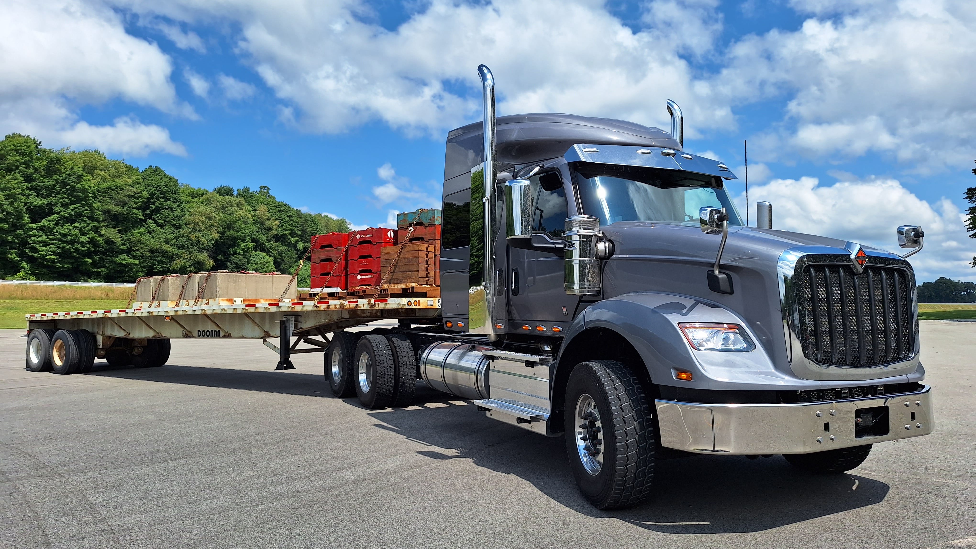 This HX620 and ballasted Doonan 48-foot steel flatbed gross at 80,000 pounds. The short 56-inch Hi-Rise sleeper can accommodate overnight stays; a tall-roof 73-incher is also available. The traditionally styled HX, complete with high flat face and dual air cleaners, is primarily a vocational model but can be spec&rsquo;d as a highway tractor. This vehicle has features of both.