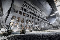 The vertically stacked, hydraulically adjustable classifying screens ensure that only material that has reached the desired grain size is output from the crushing process in the rotor housing. The vertically stacked, hydraulically adjustable classifying screens ensure that only material that has reached the desired grain size is output from the crushing process in the rotor housing.