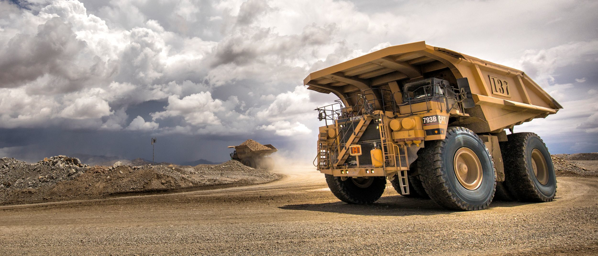 https://img.constructionequipment.com/files/base/ebm/constructionequipment/image/2023/11/Cat_haul_truck.6543e3d2c1fc5.png?auto=format%2Ccompress&w=320