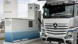 From mid-2024 onward, five companies are expected to take part in initial customer trials with Mercedes-Benz GenH2 Trucks. The semi-trailer tractors will be deployed in different long-haul applications on specific routes within Germany, and they will be refueled at the public sLH2 refueling station in Wörth am Rhein and at a refueling station in the Duisburg area. From mid-2024 onward, five companies are expected to take part in initial customer trials with Mercedes-Benz GenH2 Trucks. The semi-trailer tractors will be deployed in different long-haul applications on specific routes within Germany, and they will be refueled at the public sLH2 refueling station in Wörth am Rhein and at a refueling station in the Duisburg area.