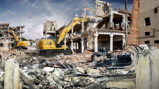 Cat 330 demolition excavator can handle a range of attachments.