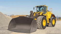 The rehandler loader can use larger buckets than the L180H. The rehandler loader can use larger buckets than the L180H.