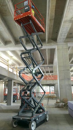 Many electric scissor lifts can work indoors or outdoors, increasing their versatility and utilization. Many electric scissor lifts can work indoors or outdoors, increasing their versatility and utilization.