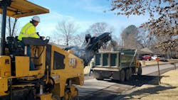 An adjustable on-screen guidance line feature has been added to the left-hand camera. An adjustable on-screen guidance line feature has been added to the left-hand camera.