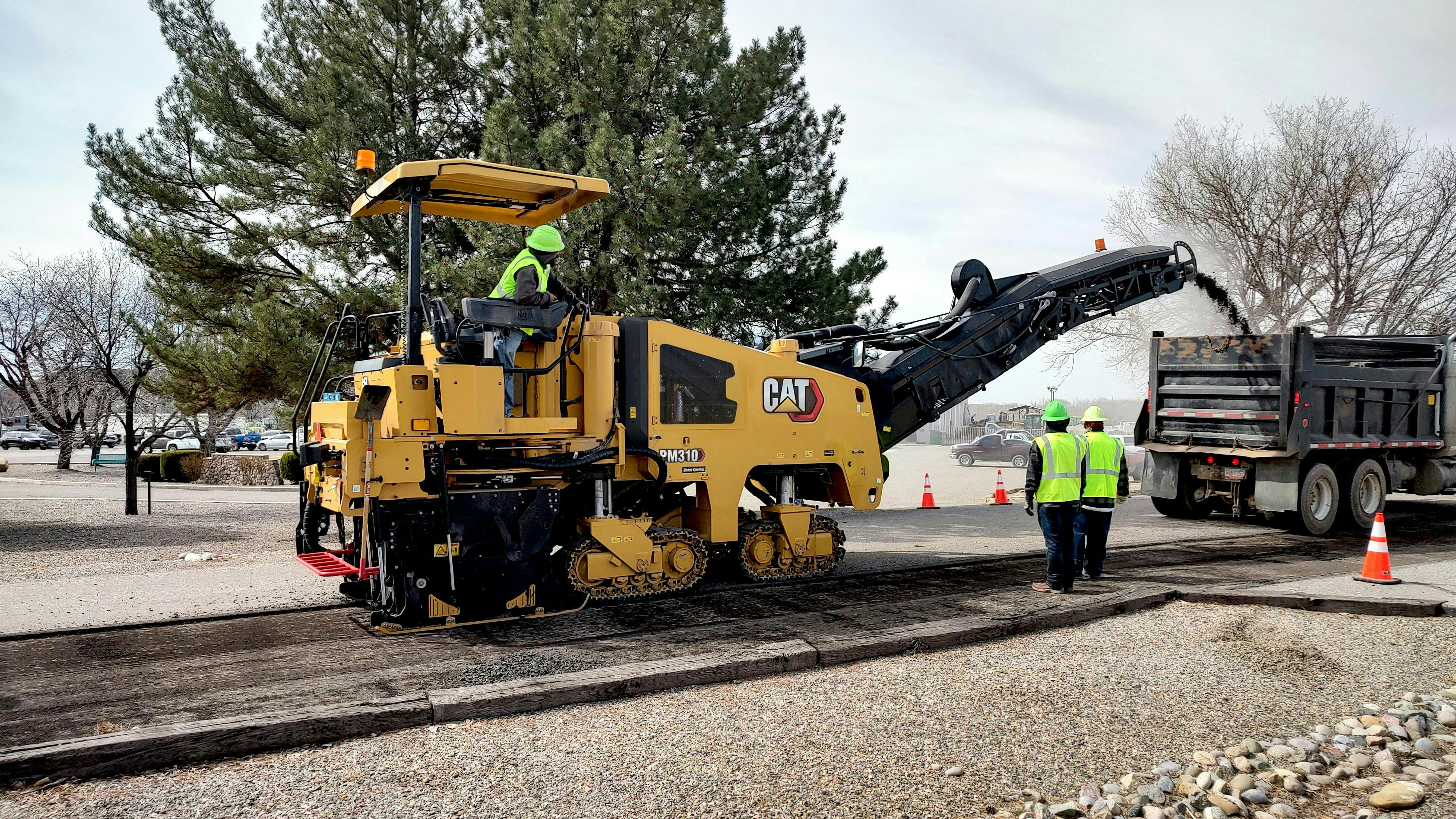 Enhancements include the right-hand side plate, chamber-to-conveyor sealing, and loading conveyor belt sealing.