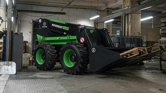 Rockeat 1200 has an operating weight of 7,826 pounds.