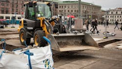 Volvo L25 Electric compact excavator working at Drottningtorget in central Gothenburg.