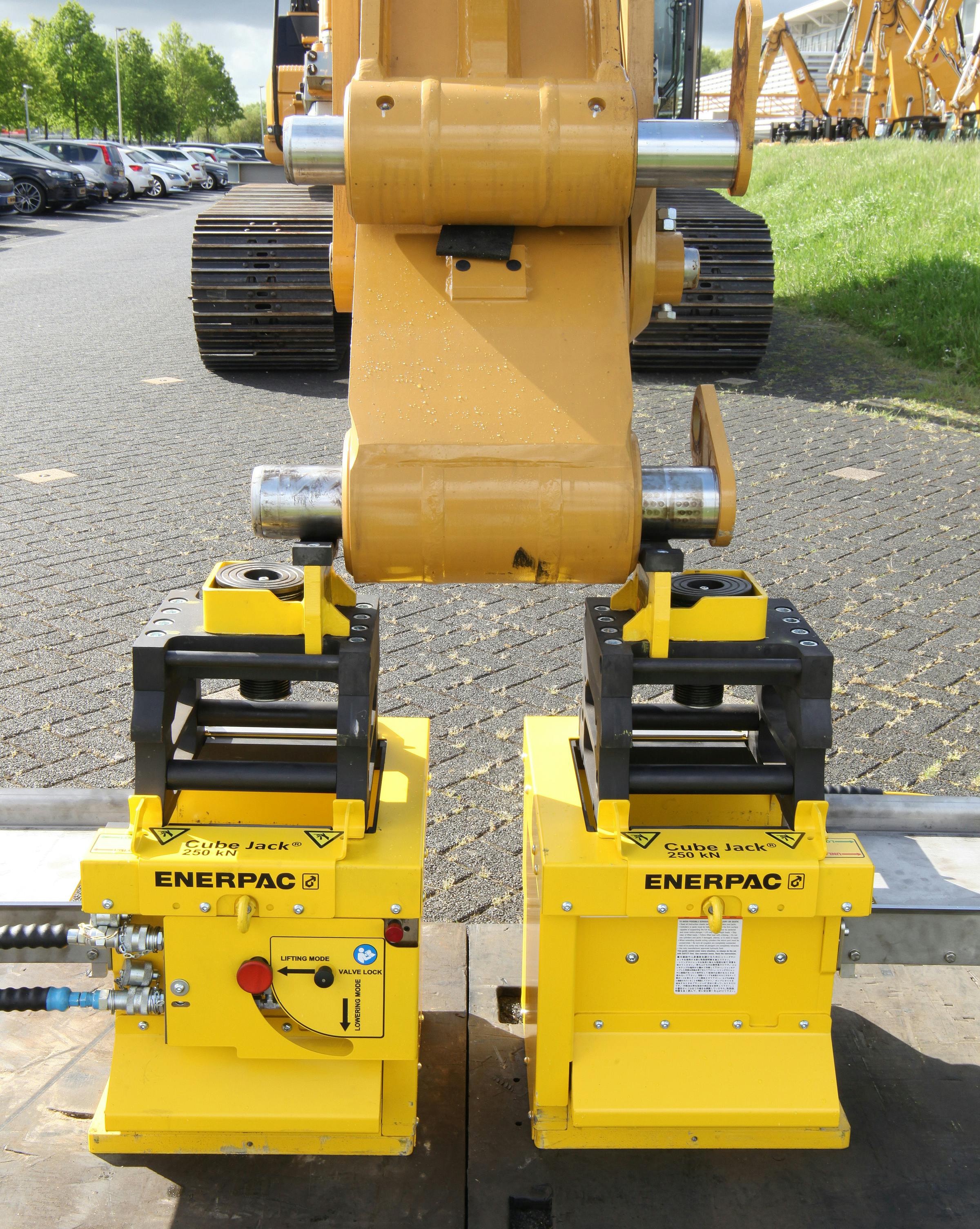 Enerpac SC-Series Cube Jack Lifting System | Construction Equipment