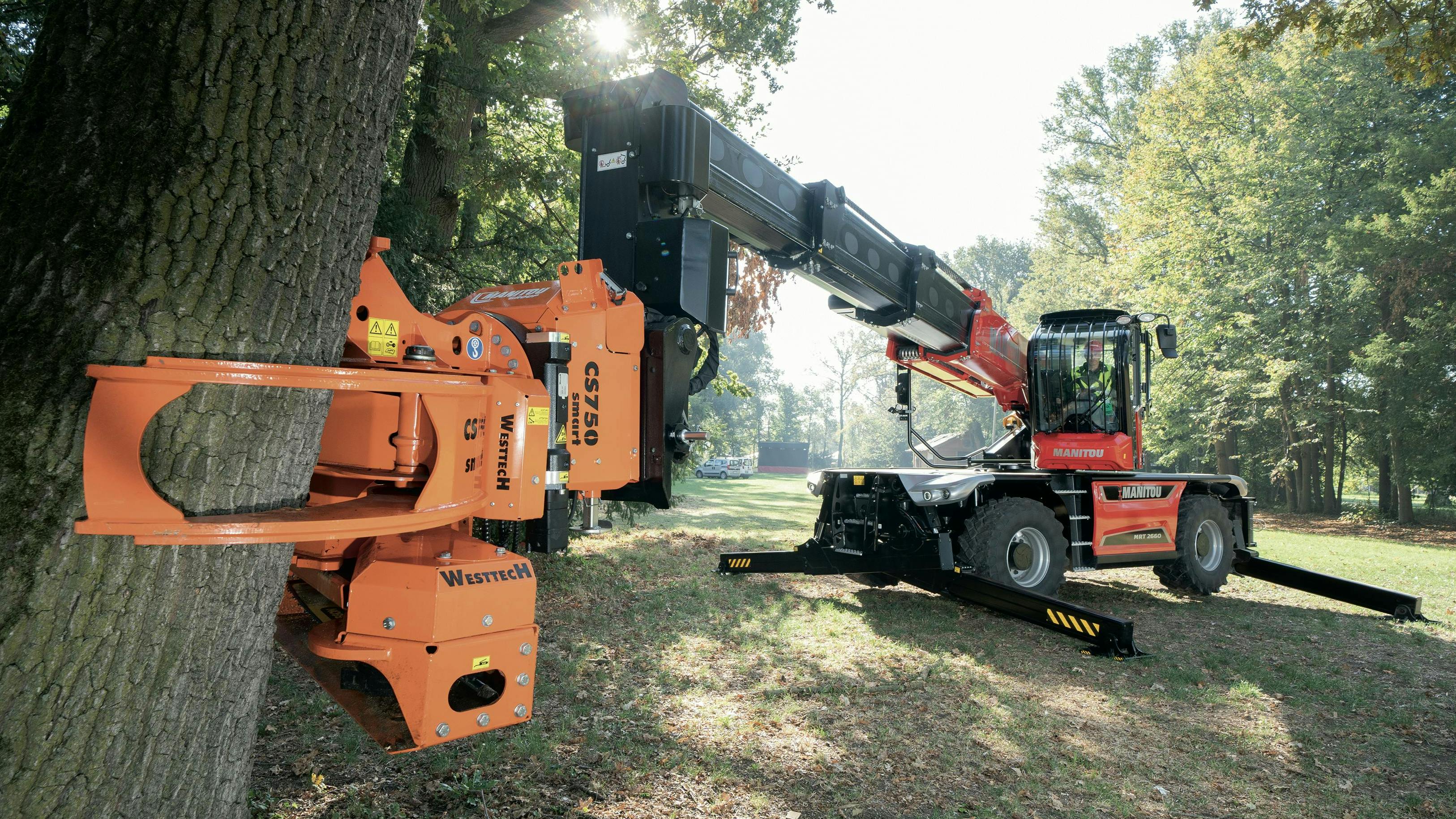 The Woodcracker grapple operating on a Manitou rotating telehandler.