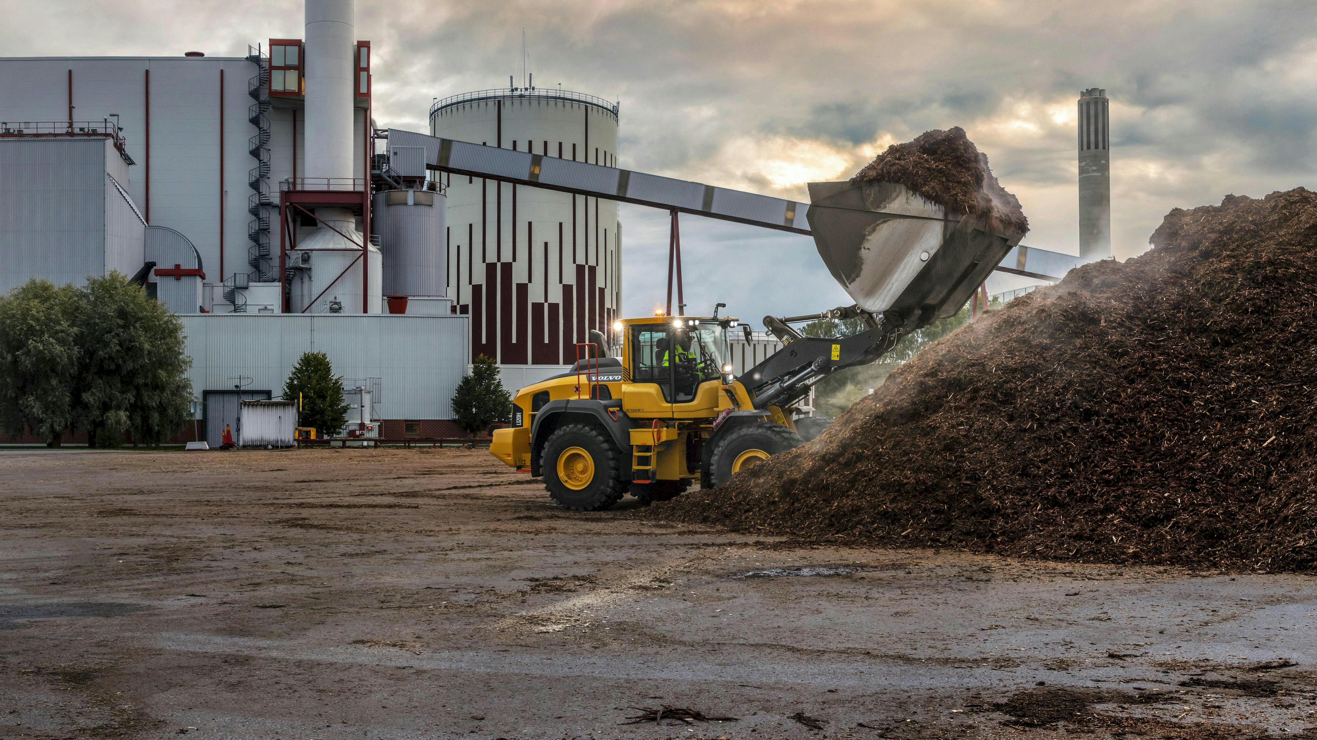Volvo L120H wheel loader has a 272-horsepower engine.