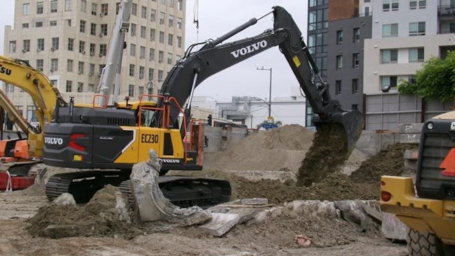 Skanska tested an electric excavator in Los Angeles.