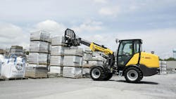 New Holland ML50T has a telescopic boom. New Holland ML50T has a telescopic boom.