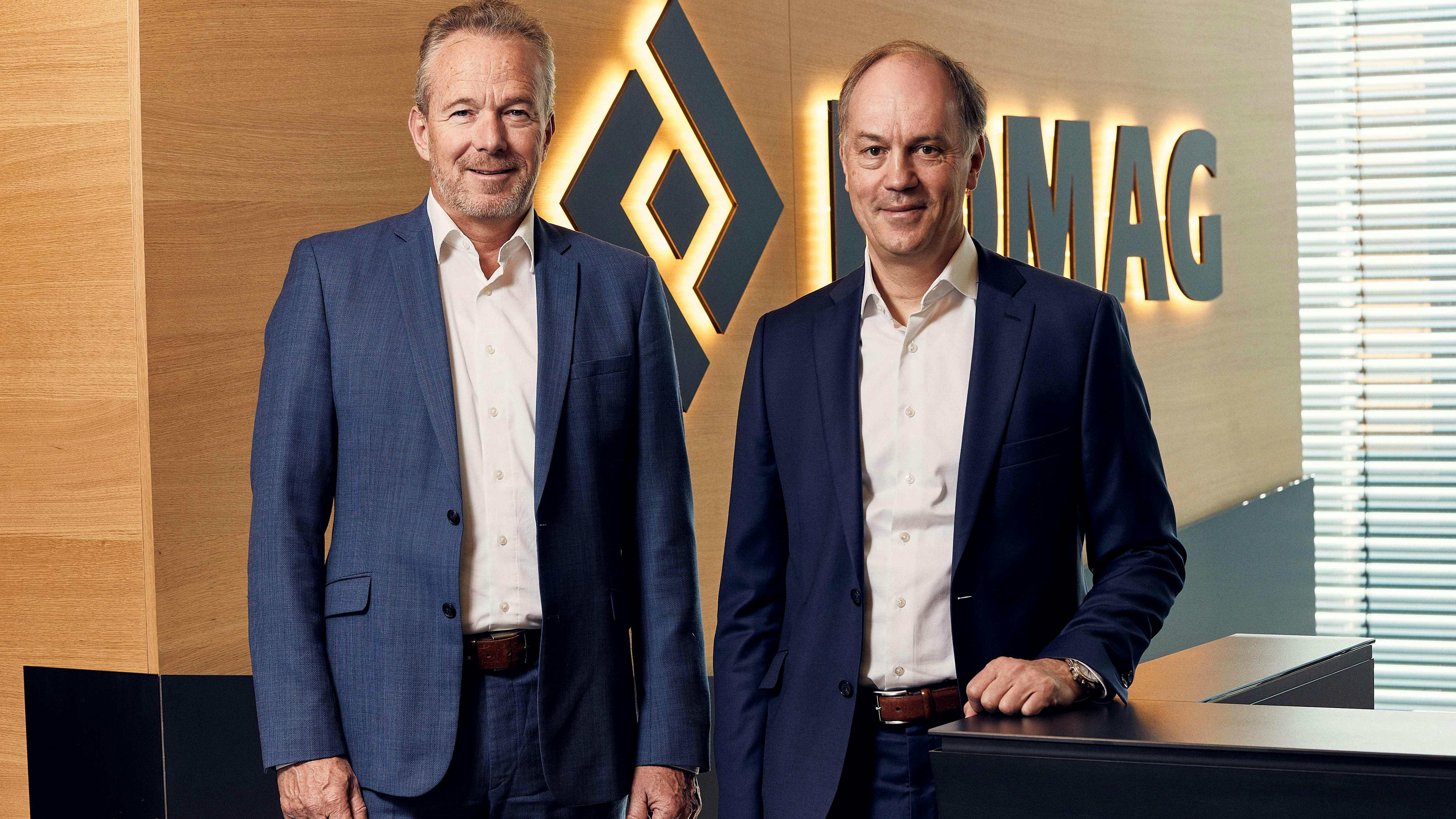 Dr. Ingo Ettischer (right), replaces Ralf Junker (left) as BOMAG Group president.