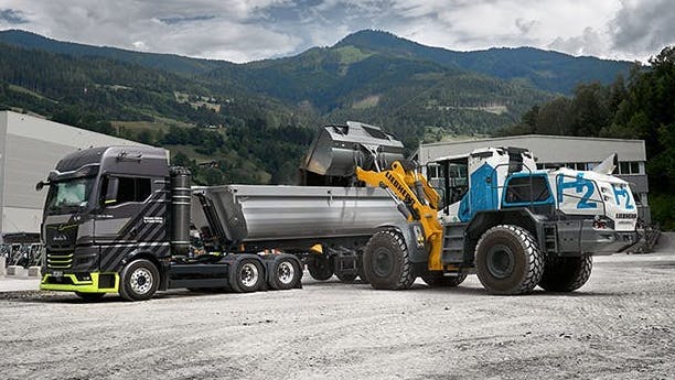 The Liebherr hydrogen loader was demonstrated at the company's plant in Bischofshofen. The Liebherr hydrogen loader was demonstrated at the company's plant in Bischofshofen.