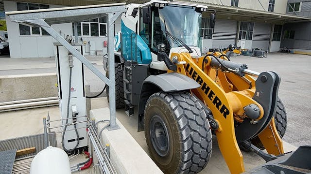 Refueling takes place at Liebherr's own hydrogen filling station on the factory premises. Refueling takes place at Liebherr's own hydrogen filling station on the factory premises.