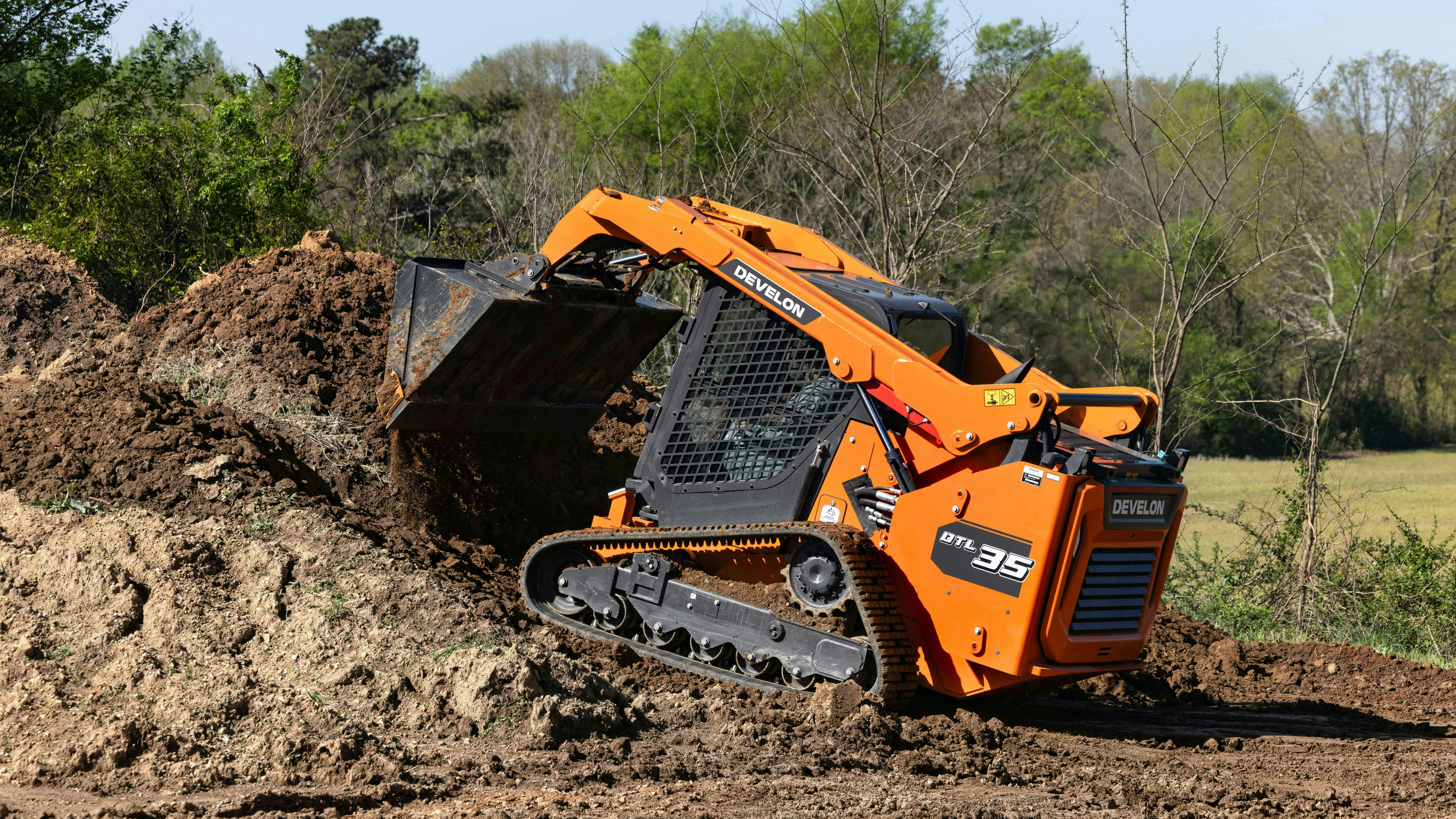 DTL35 is the first Develon compact track loader available in North America.
