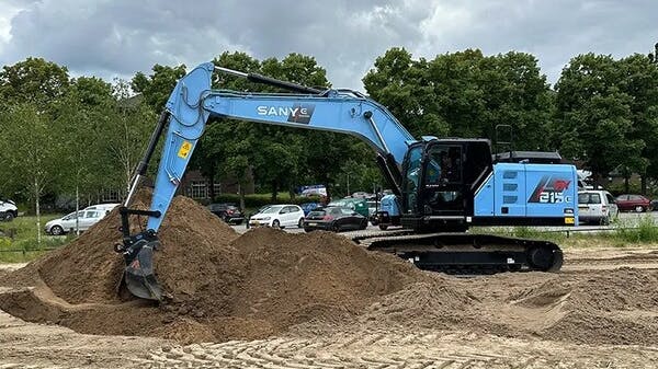 SY215e electric excavator on site.
