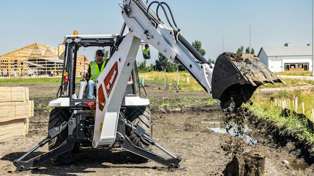 Bobcat B760 backhoe loader has a maximum dig depth of 18 feet 5 inches. Bobcat B760 backhoe loader has a maximum dig depth of 18 feet 5 inches.