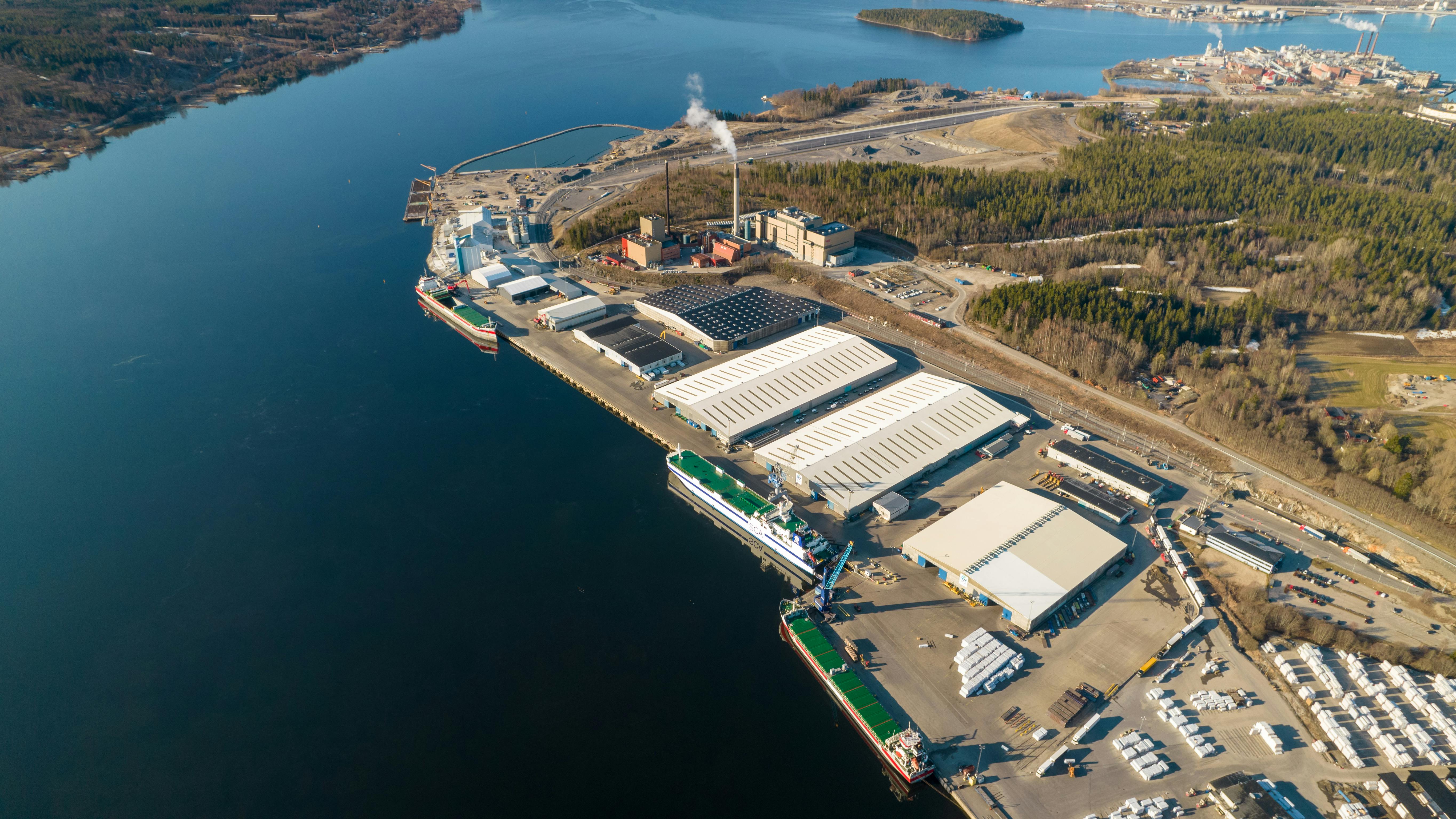The electric truck will haul timber to a terminal similar to this one in Sundsvall.
