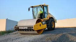 No-Spin differential provides traction and gradeability and eliminates tire slippage. No-Spin differential provides traction and gradeability and eliminates tire slippage.